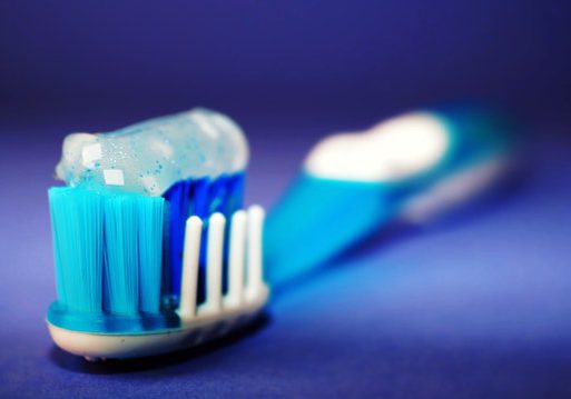 blur-bristle-brush-clean-298611